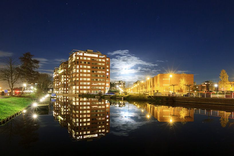 Leiden Roomburg reflectie met volle maan van Dennis van de Water