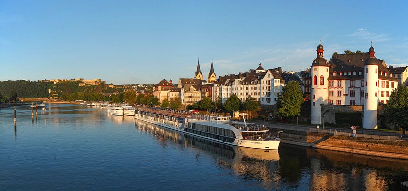 Moselpartie, Fortress Ehrenbreitstein with Peter-Altmeier-Bank with Old Town at evening sun , panora by Torsten Krüger