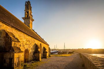 Chapelle de Notre-Dame de Rocamadour bij de haven van Camaret-sur-Mer, Bretagne van Christian Müringer