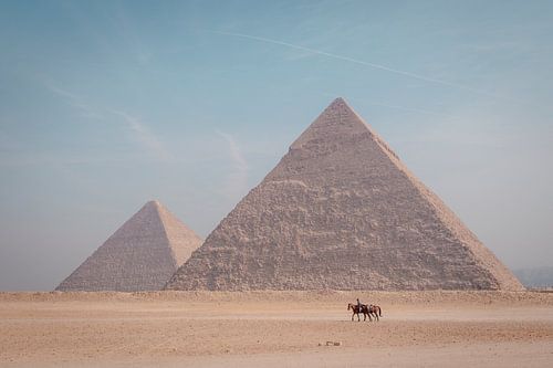 De Woestijngids – Ruiter bij de Piramiden van Gizeh