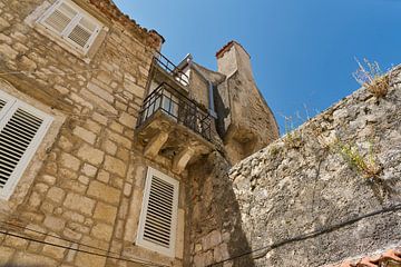 historical house in the old town of Rab in Croatia by Heiko Kueverling
