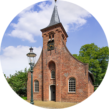 De mooie Hasselt kapel met een groene lantaarn voor van Tony Vingerhoets