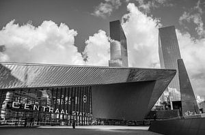 Rotterdam Central Station in schwarz und weiß