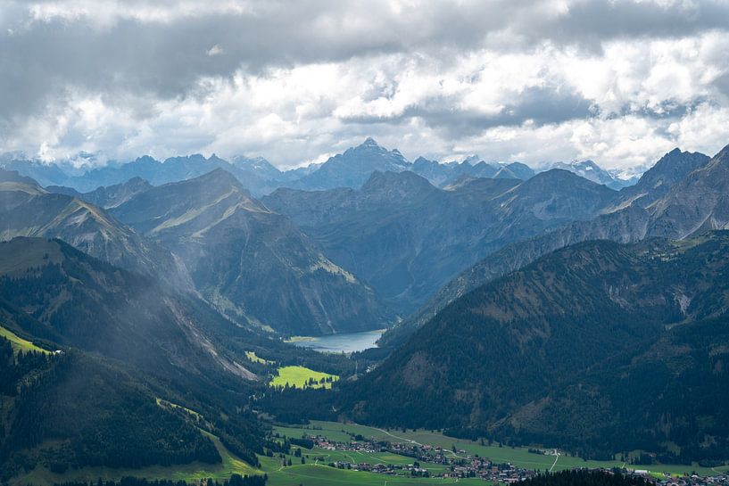 Aggenstein summit with a view of the Vilsalpsee and the Hochvogel by Leo Schindzielorz