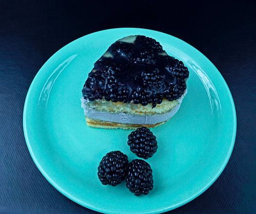 Fruittaartje met yoghurtroom, koekje en vers fruit