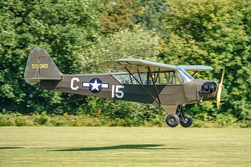 Landing Piper L-4J Grasshopper (N1227N / 45-5060). van Jaap van den Berg