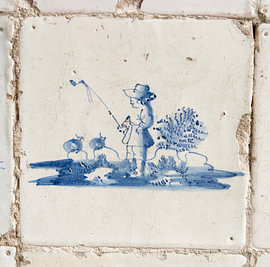 Vintage Delftsblauwe tegel met visser. van Patricia Hofmeester