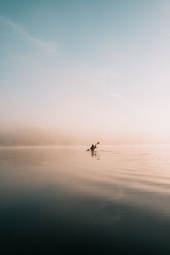 Le chasseur solitaire disparaît dans le brouillard
