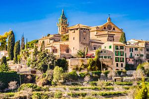 Valldemossa dans les montagnes de la Serra de Tramuntana à Majorque, Espagne Îles Baléares