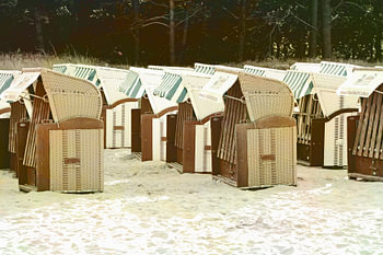 Strandkörbe reihenweise