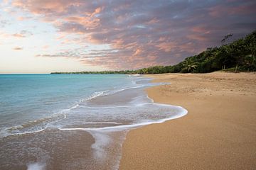 Plage de Clugny, strand in het Caribisch gebied Guadeloupe van Fotos by Jan Wehnert