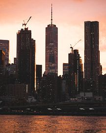 Sonnenuntergang hinter dem neuen 1 WTC (One WTC) in New York von Michiel Dros