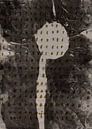 Modern abstract. Eenzaam figuur op zwart met mosterdpatroon. van Dina Dankers thumbnail