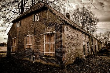 Abandoned Farmhouse in Holland in HDR von Brian Morgan