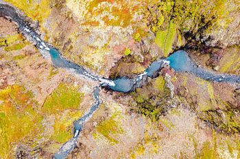 Fluss in Island aus der Luft.