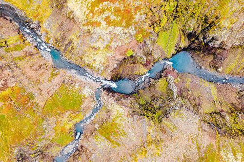 Rivier in IJsland vanuit de lucht.