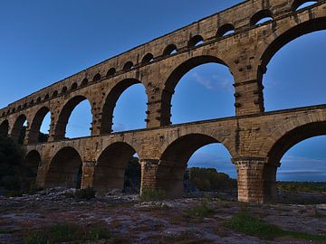 Blauw uur bij de Pont du Gard van Timon Schneider