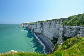 Étretat – Les falaises de craie et la mer turquoise sur Rolf Schnepp