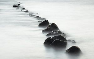 Minimalistische Schoonheid: Rustgevende Zee en Verzachtende Golven