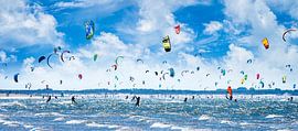 Kitesurfing by Kees van den Burg