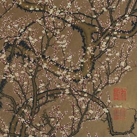 Japanischer Vintage-Druck. Pflaumenblüte bei Vollmond in Braun von Studio Pieternel