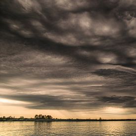 Dunkle Wolken von Teo Goudriaan
