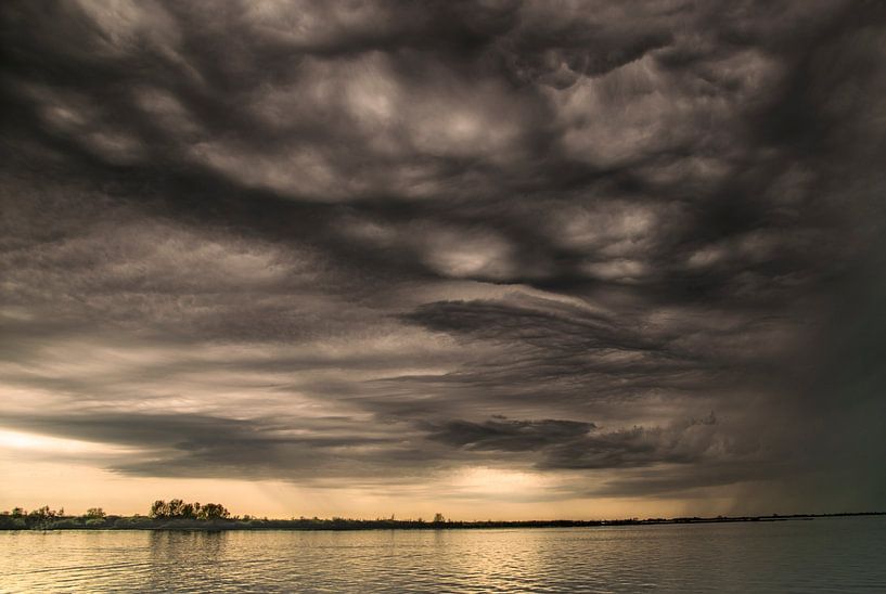 Dunkle Wolken von Teo Goudriaan