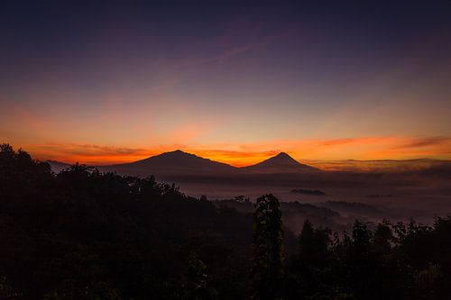 Vóór zonsopgang bij Setumbu Hill - Yogjakarta, Indonesië