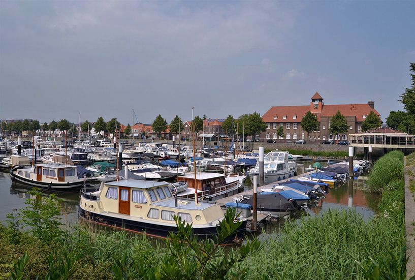 Sliedrecht-Jachthaven en Oude Raadhuis van Leo Huijzer
