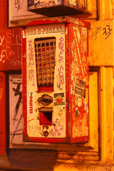 Old gumball machine by Torsten Krüger