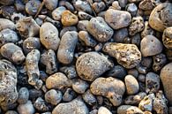 Romantische gladde stenen op het strand van Patrick Verhoef thumbnail