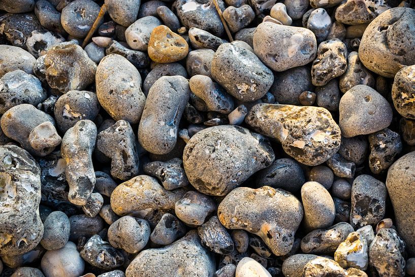 Romantische gladde stenen op het strand van Patrick Verhoef