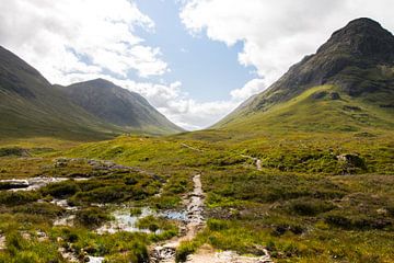 Glen Coe in Scotland by Reis Genie