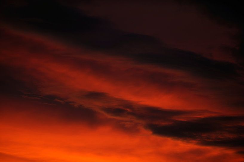 Dramatischer Himmel nach Sonnenuntergang, Foto 2 von Merijn van der Vliet