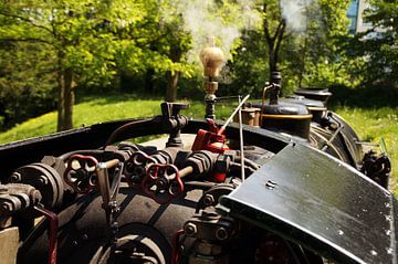 Cab of a historic steam train. van Yven Dienst