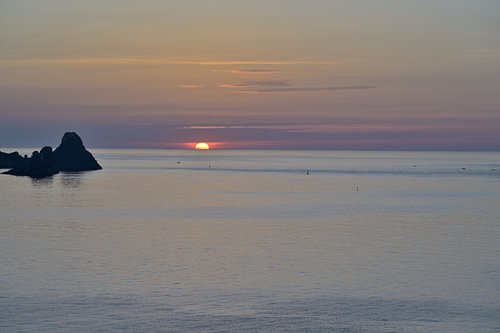 Lever de soleil sur une mer calme