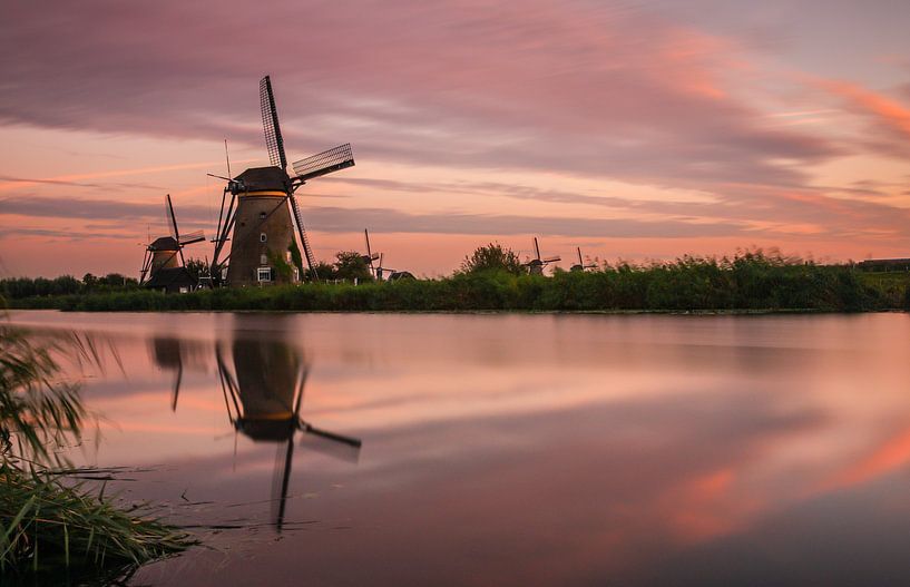 zonsondergang kinderdijk van Ilya Korzelius