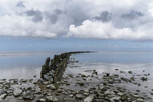 Golfbreker bij de Waddenzee.