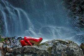 red shoes by Jürgen Wiesler