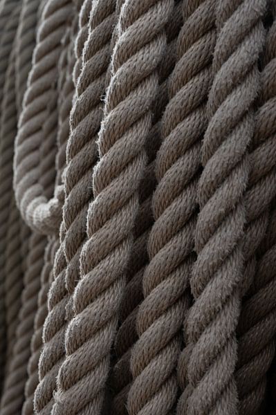 Scheepstouwen aan boord in close-up van Michel Knikker