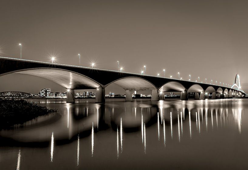 Nijmegen crossing by Ronnie Westfoto