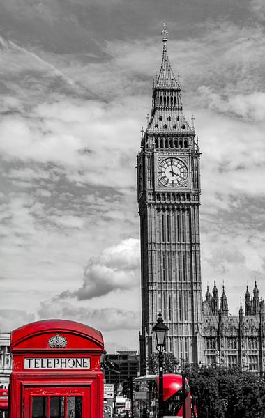 Londense telefooncel en Big Ben verticaal stadsleven, Groot-Brittannië van Animaflora PicsStock