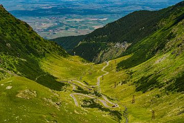 Transfagarasan, serpentant à travers les montagnes Fagaras sur Jan van Bizar
