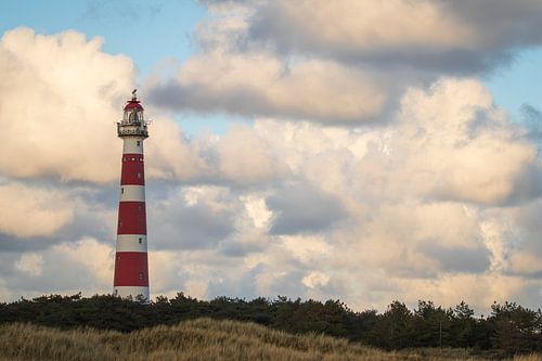 Leuchtturm Ameland mit wunderschönen Wolkenhimmeln