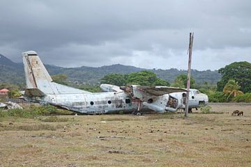 Verloren plaats - Verlaten vliegveld op Grenada (Caribisch gebied) van t.ART