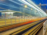 De GVB tram 26 rijd door het beeld op halte Muziekgebouw Bimhuis
