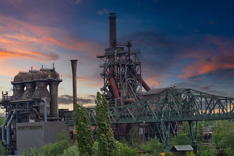 Industriële fabriek in de schemering van HGU Foto