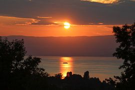 Schip in gloed ondergaande zon
