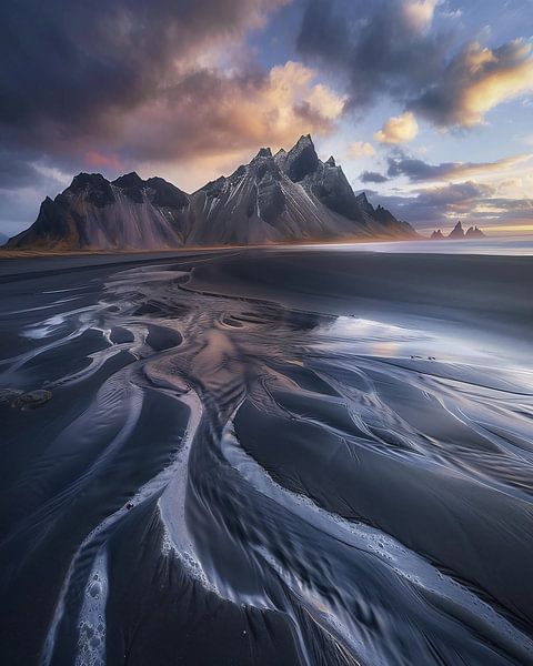 Wilde en romantische kust in gouden licht van fernlichtsicht