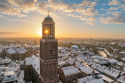 Zwolle Peperbus tijdens een koude winter zonsopgang